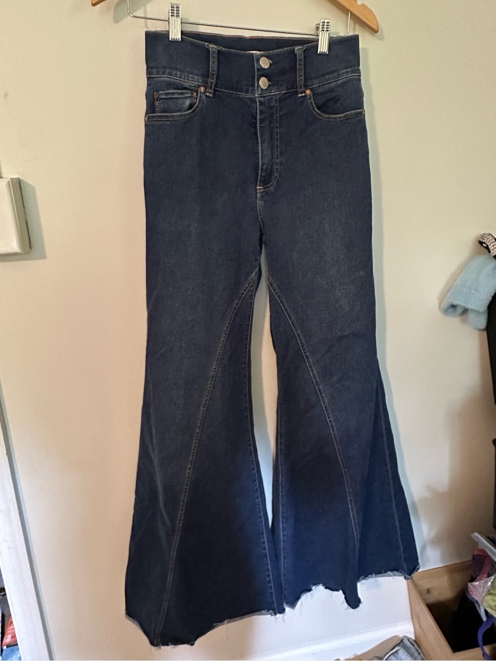 Alice and Olivia Beautiful bell bottom jeans blue 28 - Picture 3 of 7